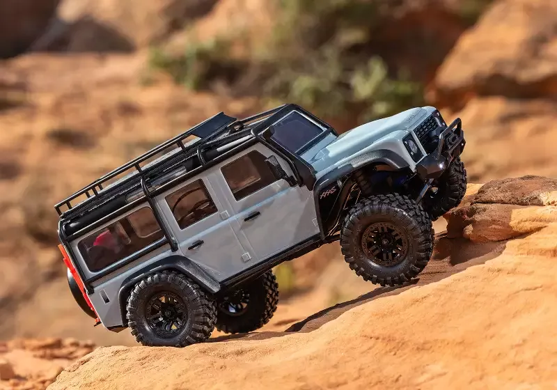 1/18 TRX-4M Land Rover™ Defender™: Light Blue